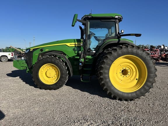 Image of John Deere 8R 250 equipment image 1