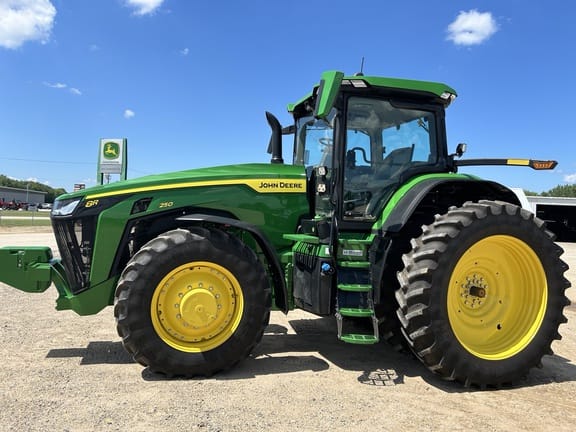 2024 John Deere 8R 250 Equipment Image0