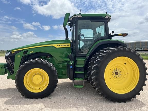 Image of John Deere 8R 250 equipment image 1