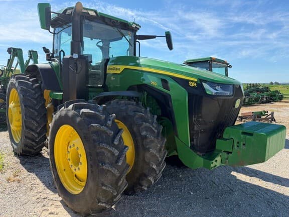 Image of John Deere 8R 250 equipment image 1
