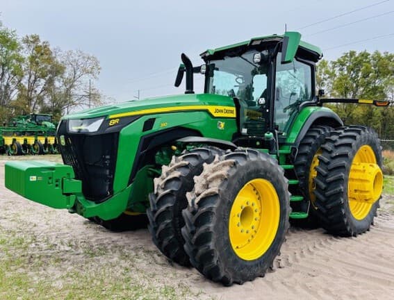 Image of John Deere 8R 310 equipment image 2
