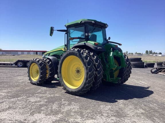 Image of John Deere 8R 310 equipment image 2