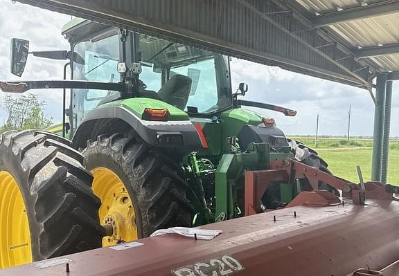 Image of John Deere 8R 310 equipment image 4