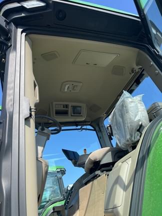 Image of John Deere 8R 310 equipment image 4