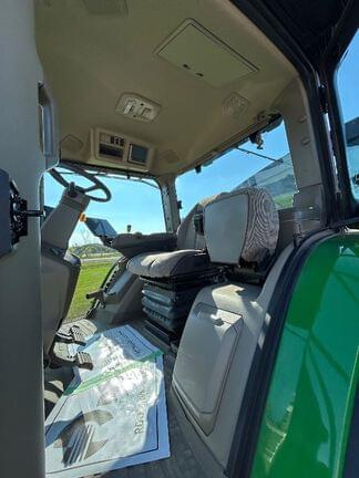Image of John Deere 8R 310 equipment image 4
