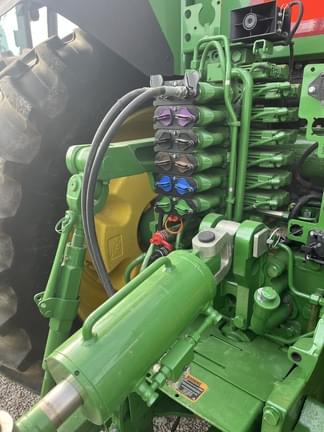 Image of John Deere 8R 340 equipment image 4