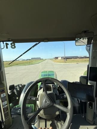 Image of John Deere 8R 370 equipment image 3