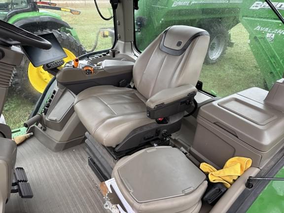 Image of John Deere 8R 370 equipment image 3