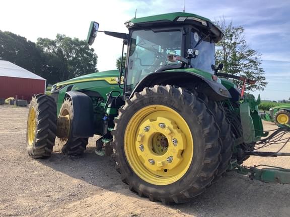 Image of John Deere 8R 370 equipment image 4