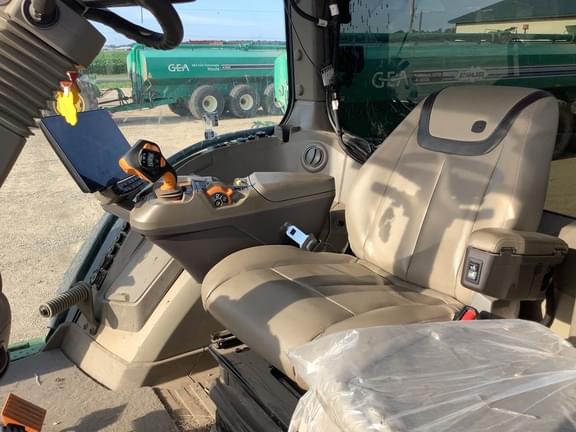 Image of John Deere 8R 370 equipment image 4