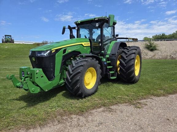 2024 John Deere 8R 370 Equipment Image0