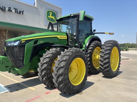 Image of John Deere 8R 370 equipment image 2