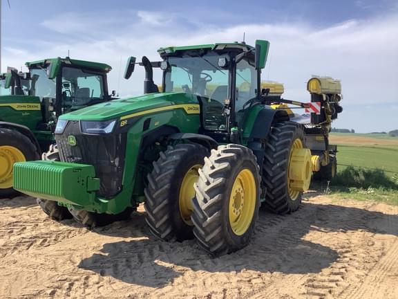 Image of John Deere 8R 410 equipment image 2