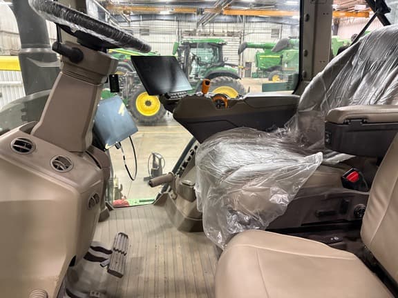 Image of John Deere 8R 410 equipment image 2