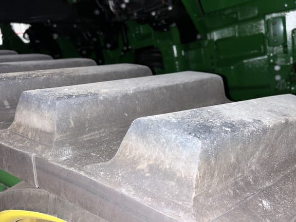 Image of John Deere 8RT 340 equipment image 2