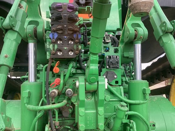 Image of John Deere 8RT 370 equipment image 4