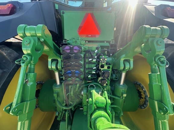 Image of John Deere 8RT 370 equipment image 4
