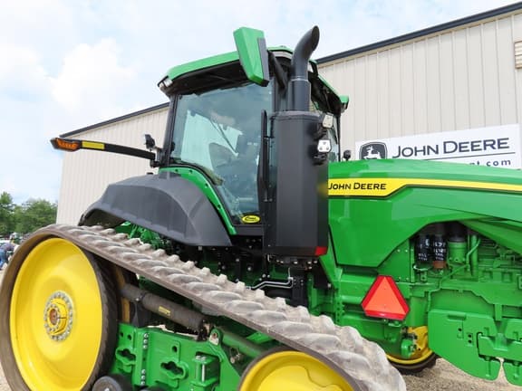 Image of John Deere 8RT 410 equipment image 2
