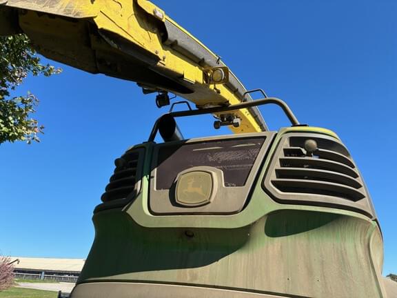 Image of John Deere 9700 equipment image 4