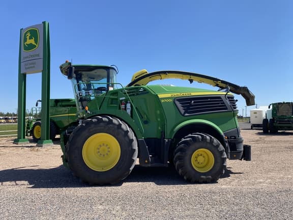 Image of John Deere 9700 equipment image 1