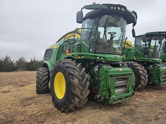 Image of John Deere 9700 equipment image 1