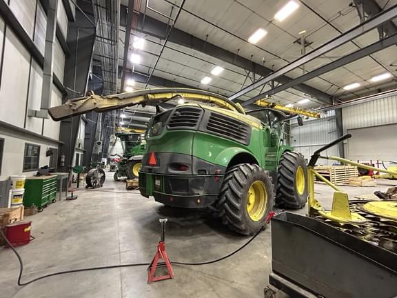 Image of John Deere 9700 equipment image 2