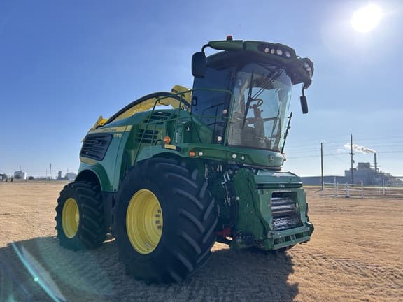 Image of John Deere 9700 equipment image 1