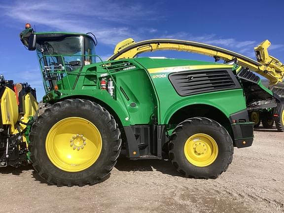 Image of John Deere 9700 equipment image 1