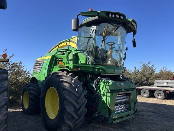 Image of John Deere 9700 equipment image 1