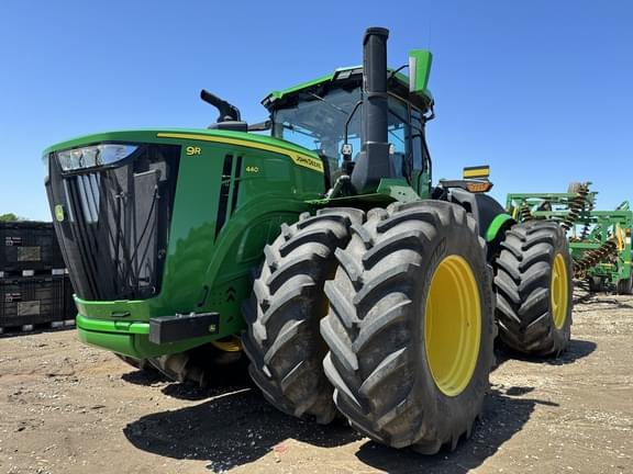 Image of John Deere 9R 440 equipment image 1