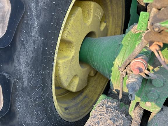 Image of John Deere 9R 640 equipment image 4