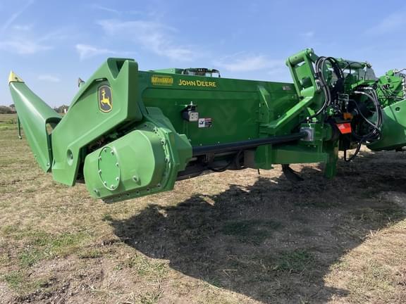 Image of John Deere C12F equipment image 3