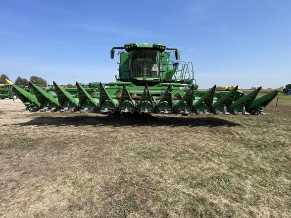 Image of John Deere C12F equipment image 2