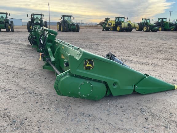 Image of John Deere C12F equipment image 4