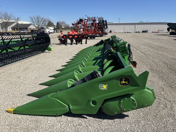 Image of John Deere C12F equipment image 1