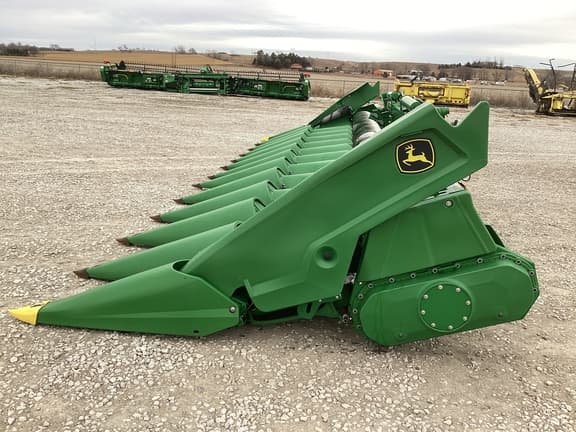 Image of John Deere C12F equipment image 3