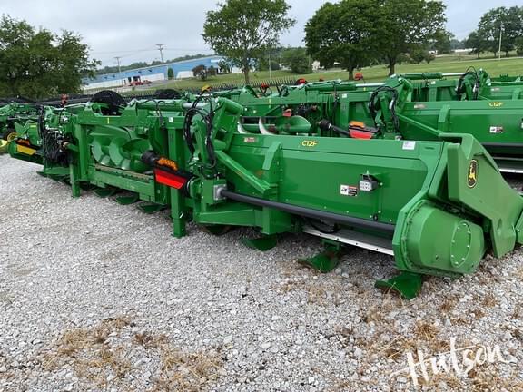 Image of John Deere C12F equipment image 3