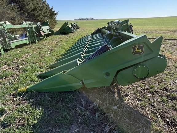 Image of John Deere C12F equipment image 2