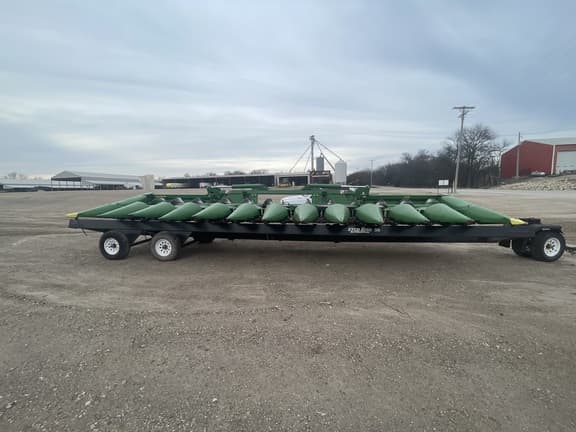 Image of John Deere C12F equipment image 2