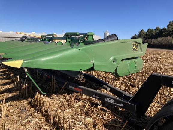 Image of John Deere C12F equipment image 3