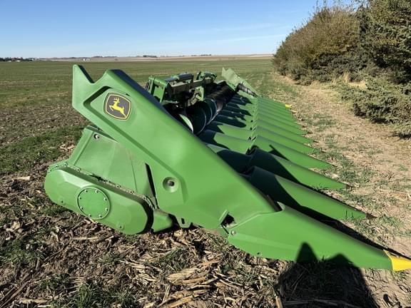 Image of John Deere C12F equipment image 2