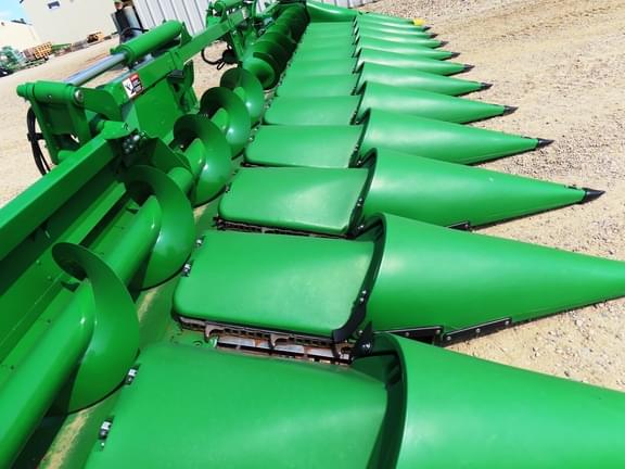 Image of John Deere C12F equipment image 1