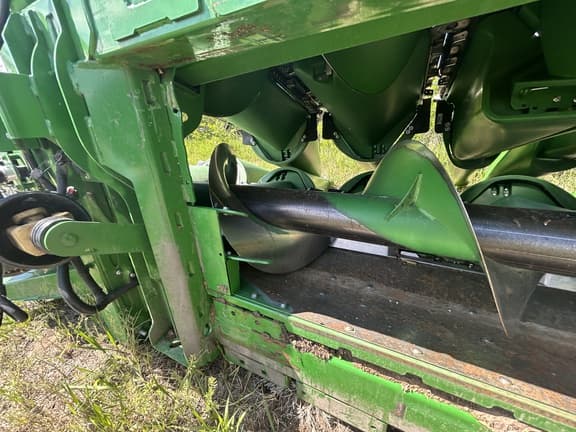 Image of John Deere C12F equipment image 4