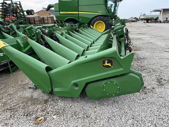 Image of John Deere C12F equipment image 3