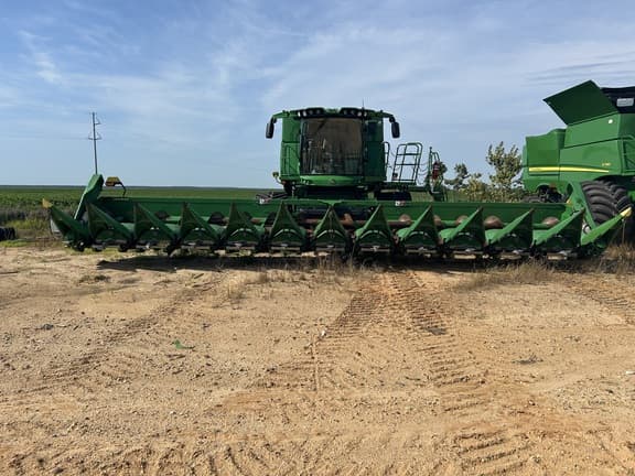 Image of John Deere C12R equipment image 4