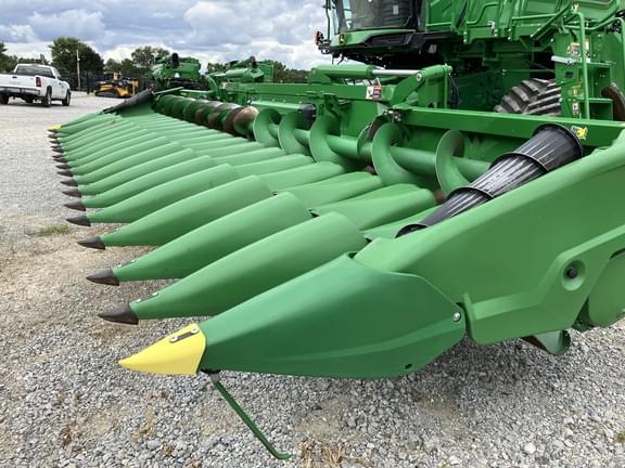 Image of John Deere C18F equipment image 1