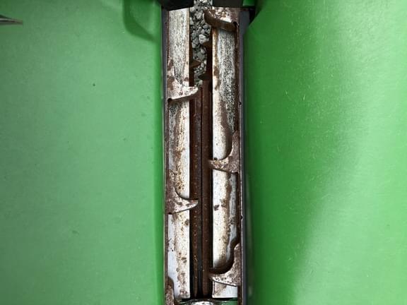 Image of John Deere C18F equipment image 3