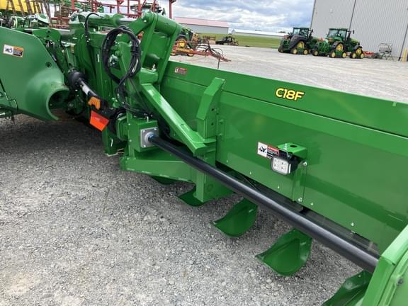Image of John Deere C18F equipment image 4