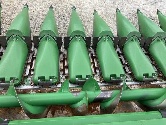 Image of John Deere C18F equipment image 3