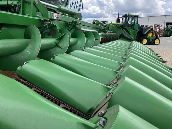 Image of John Deere C18F equipment image 2